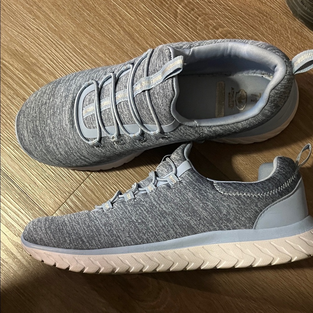 Women’s slip on athletic Casual Sneakers, slightly worn good condition